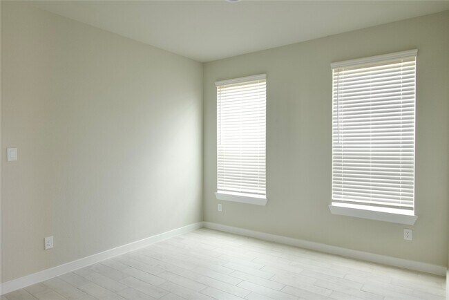 Building Photo - 3207 Tilley Dr