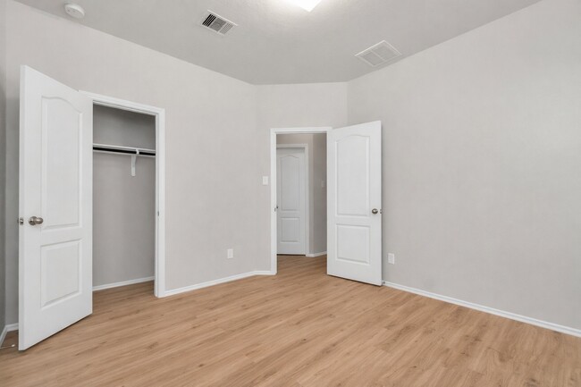 Building Photo - 3426 Hughes Mdw Wy