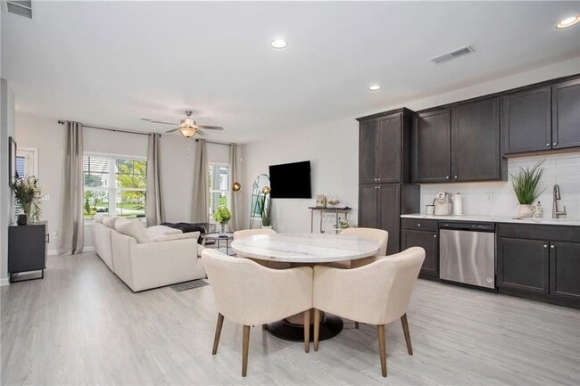 Building Photo - 1961 James Red Moore Blvd