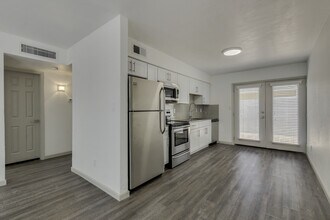 Building Photo - $0 First Month Rent! Remodeled 2 Bed Casita w/ Private Patio, W/D & Pool