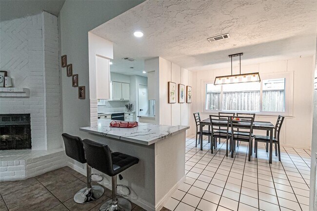 Building Photo - 21306 Castlemont Ln
