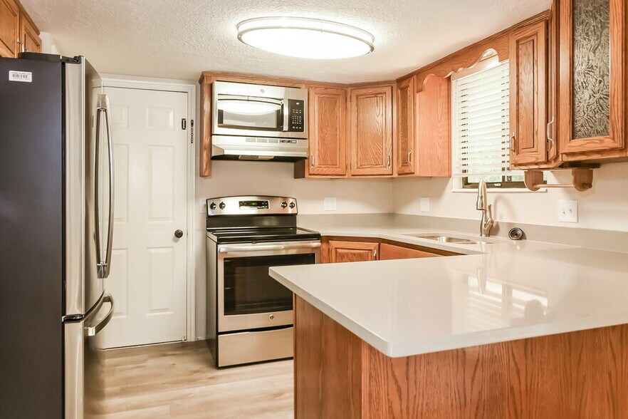 Building Photo - 8017 S 2100 E