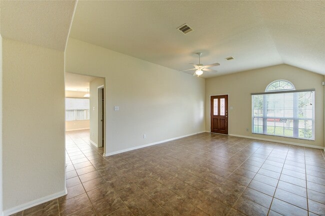 Building Photo - 14839 Fir Knoll Way