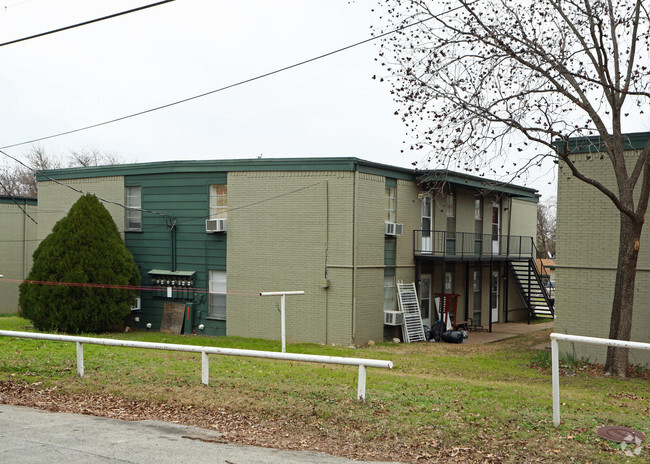 Building Photo - Woodbridge Apartments