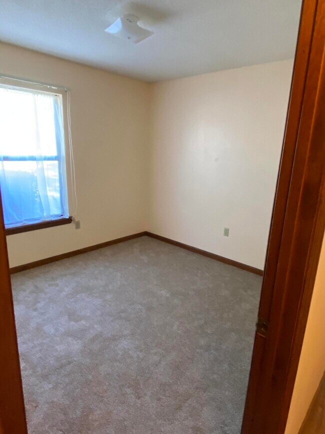 Building Photo - 413 Joellen Ln