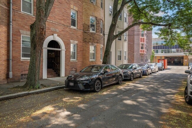 Building Photo - 18-20-20 Marcella St