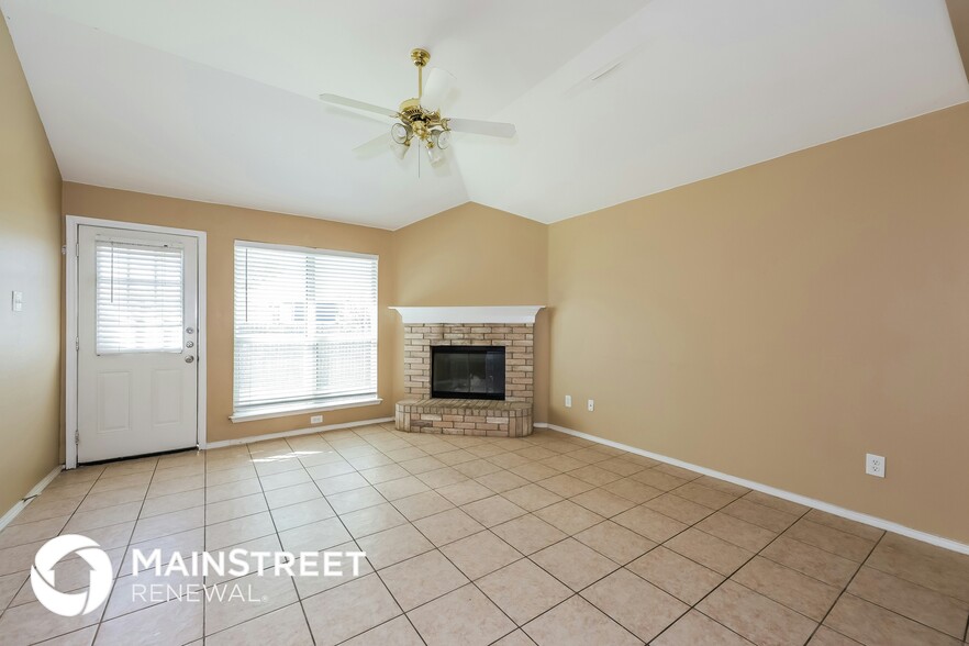 Building Photo - 1244 Cleardale Dr
