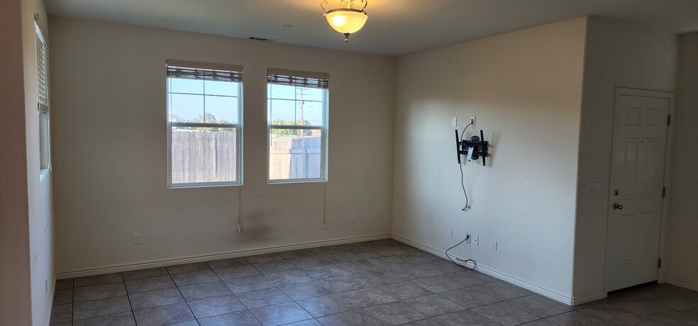 Building Photo - 162 Sweetwater Ln