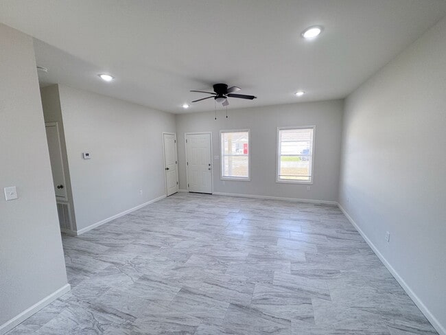 Building Photo - Renovated 3 Bedroom 2 Bath Home for Rent!!