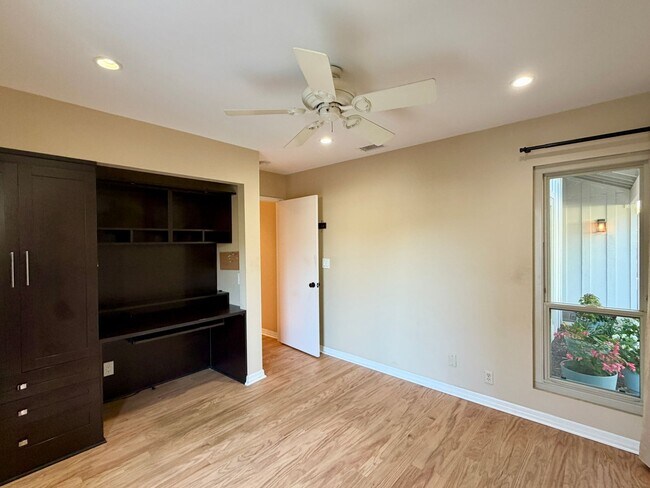 Building Photo - Spacious Three Bedroom in the Sunrise Pointe Community