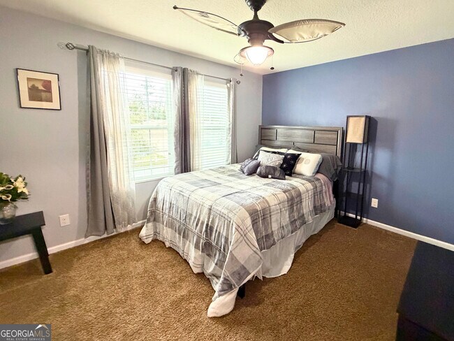 Building Photo - 215 Brooklet Cir