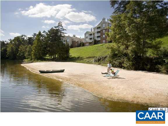 Building Photo - 200 Lake Club Ct