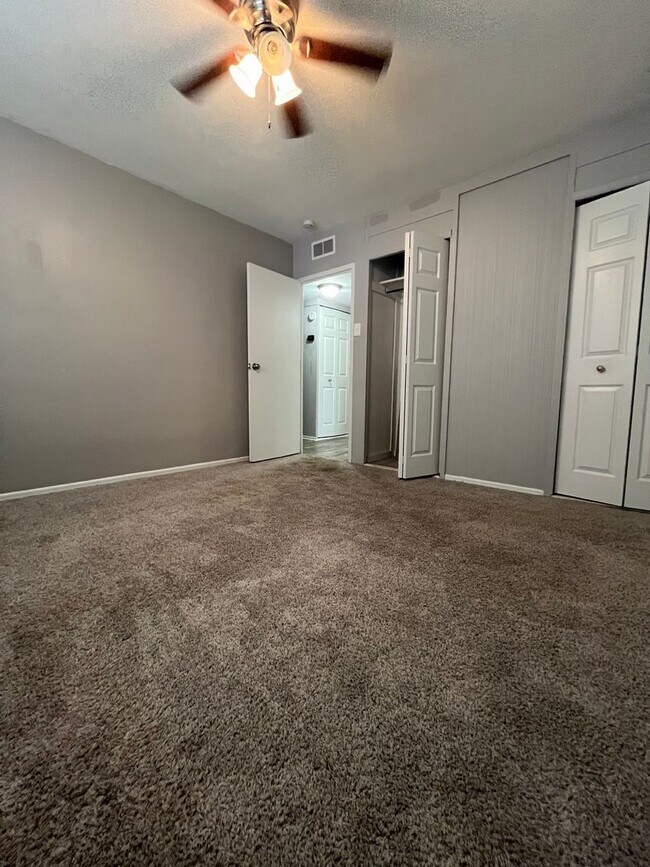 Building Photo - 3 bedroom 1 bath home for rent