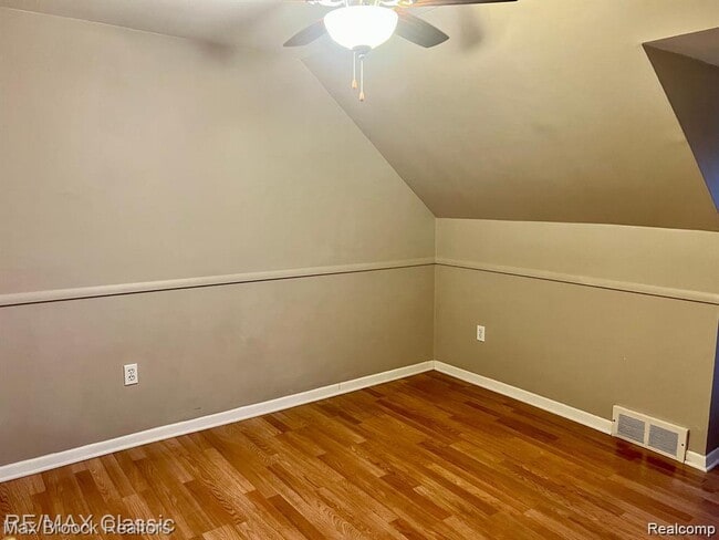 Building Photo - 615 Leon Rd