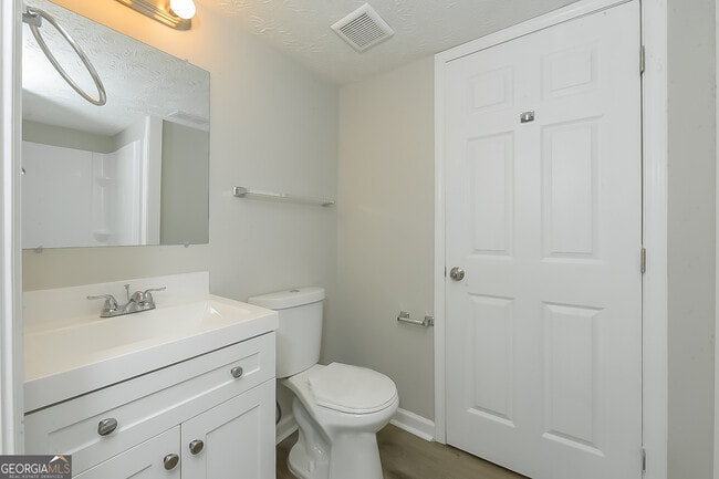 Building Photo - 5567 Downs Way