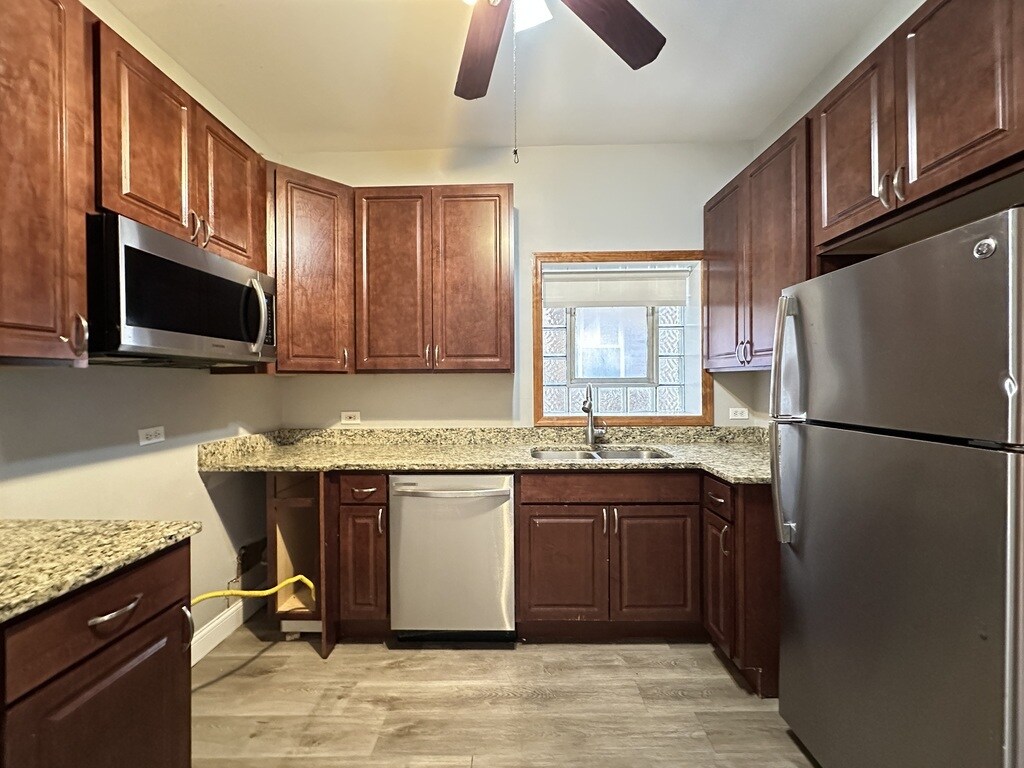 Building Photo - 3530 N Elston Ave
