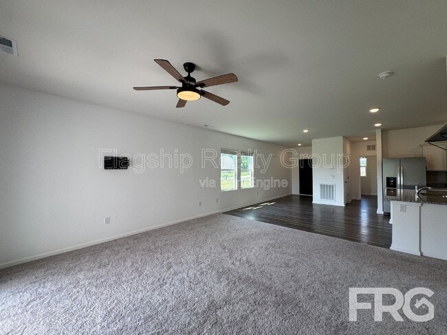 Building Photo - 303 Kenison Way