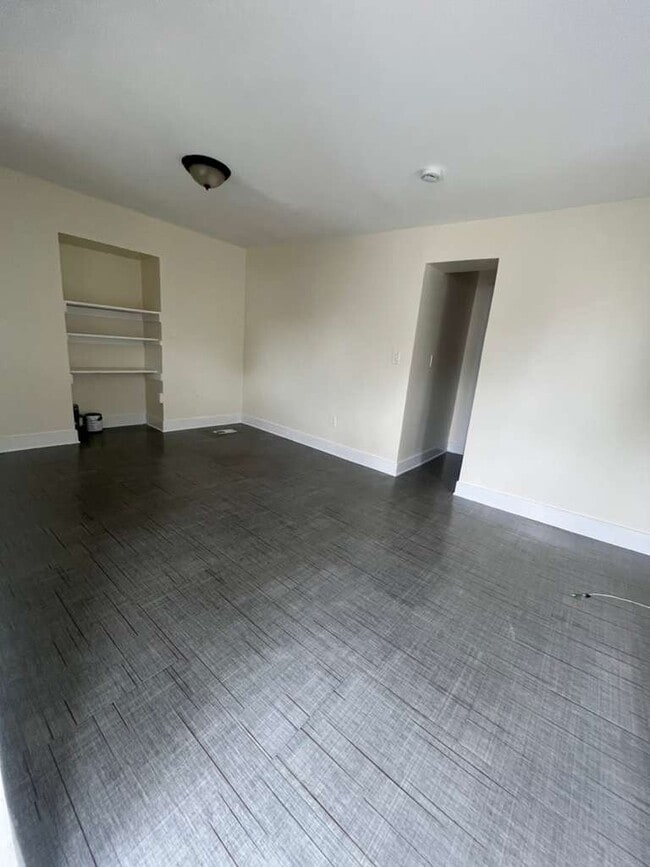 Building Photo - 1531 Sewall Ave