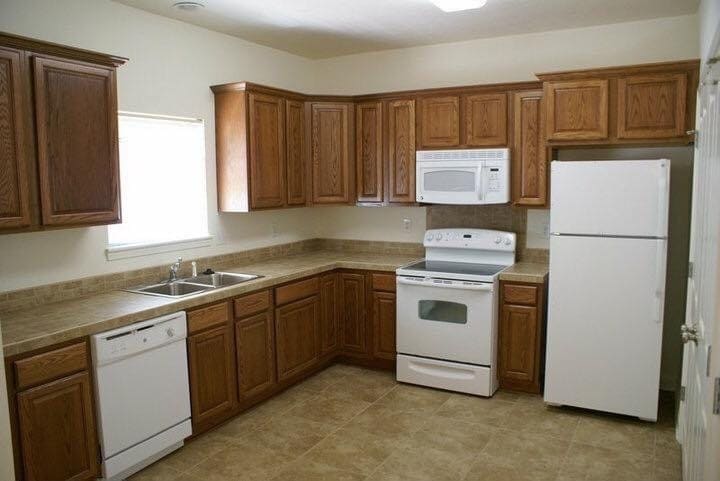 KITCHEN - Turtle Creek Apartments