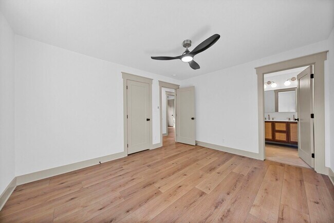 Building Photo - 460 Hilltop Trail
