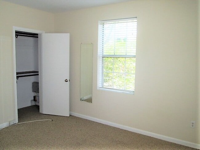 Building Photo - Charming 1 Bed 1 Bathr Condo In Much Sough...