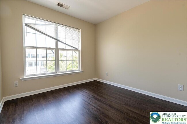 Building Photo - 8475 Putnam Ct