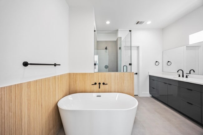 Building Photo - 6737 Peerless St