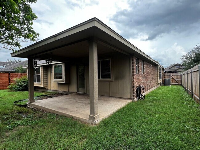 Building Photo - 2708 Cottonwood Shores Dr