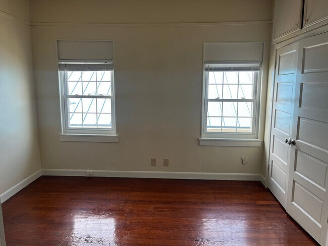 Building Photo - 815.5 Roosevelt Pl