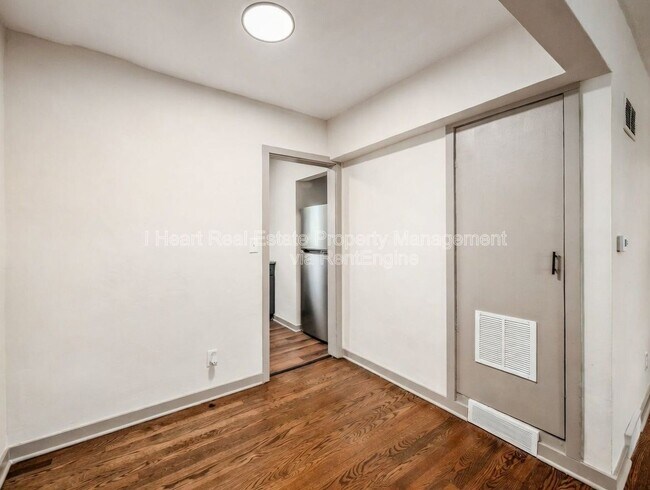 Building Photo - 1963 W Broad St