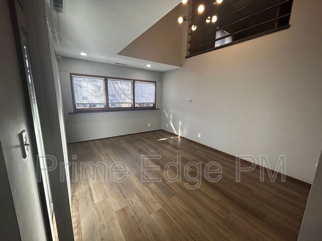 Building Photo - 1741 Ridgehaven Ct