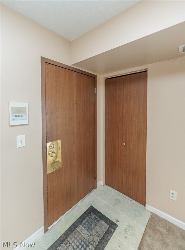 Building Photo - 3265 Mayfield Rd