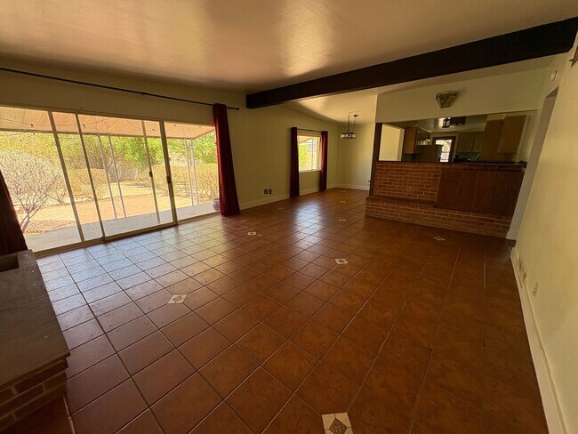 Building Photo - Eastside home with privacy on cul-de-sac