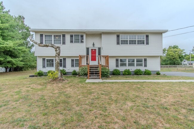 Building Photo - 102 Pine Dr