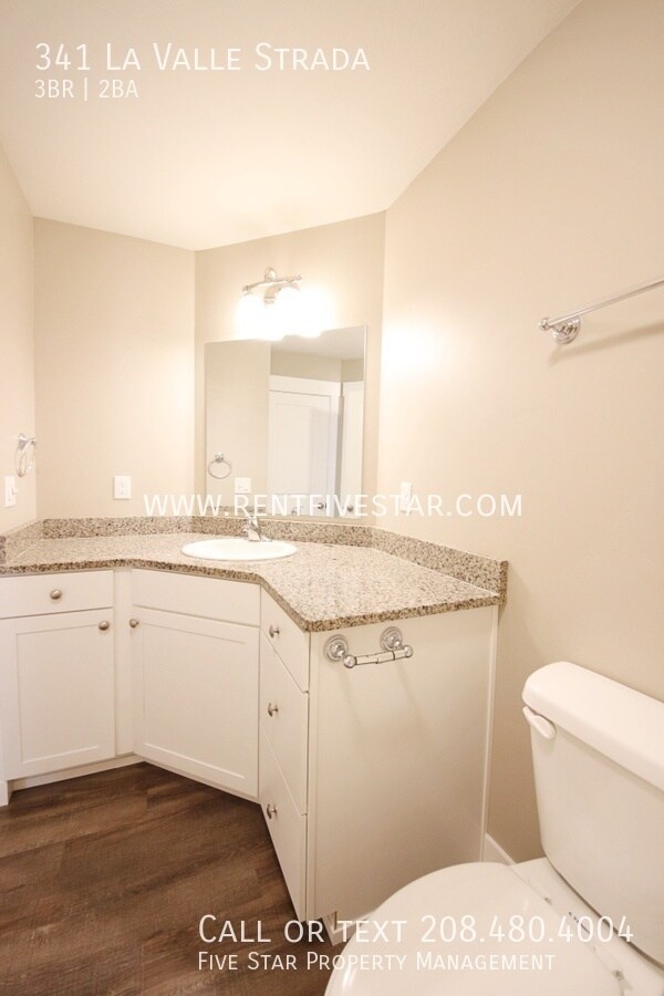 Building Photo - 341 La Valle Strada Ln