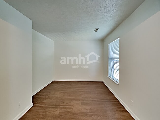 Building Photo - 800 Cainbrook Ct