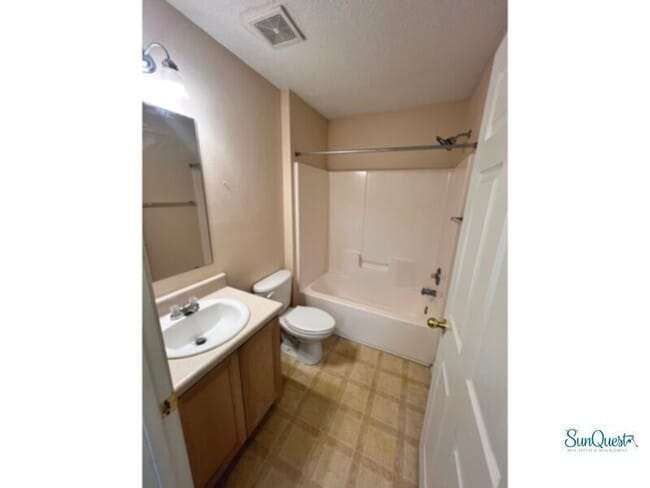 Building Photo - Adorable cottage style home available for 3/6