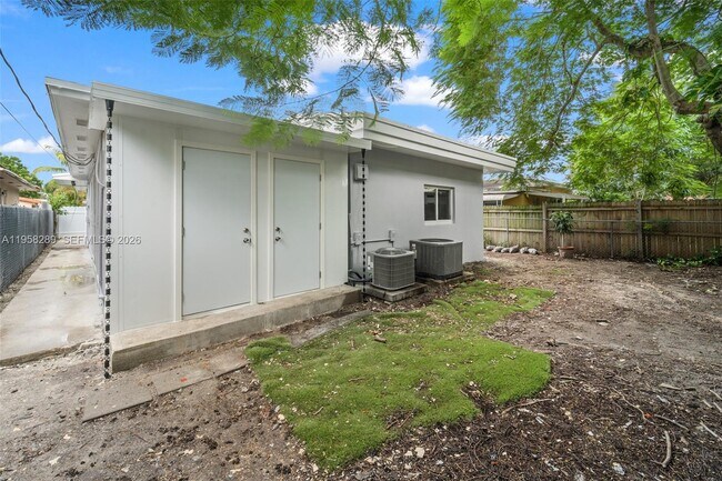 Building Photo - 3500 SW 25th St