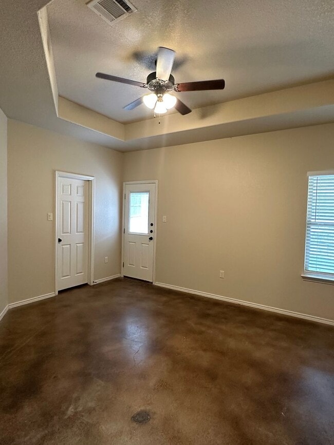 Building Photo - Spacious 3/2 Duplex in New Braunfels