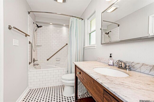 Building Photo - 4112 Pine Park Dr