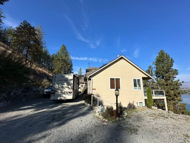 Building Photo - Fully Furnished Home in Chelan!  Half off ...