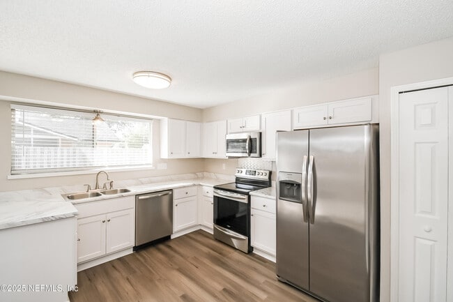 Building Photo - 11512 Dandelion Way