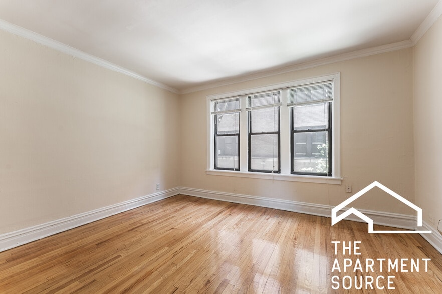 Building Photo - 621 W Melrose St