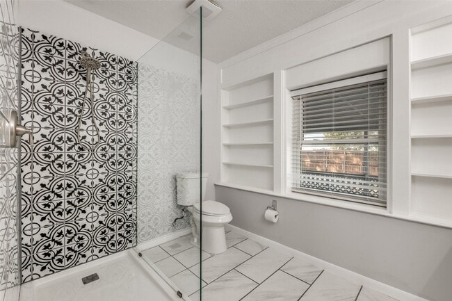 Building Photo - 10227 Sylvia Dr