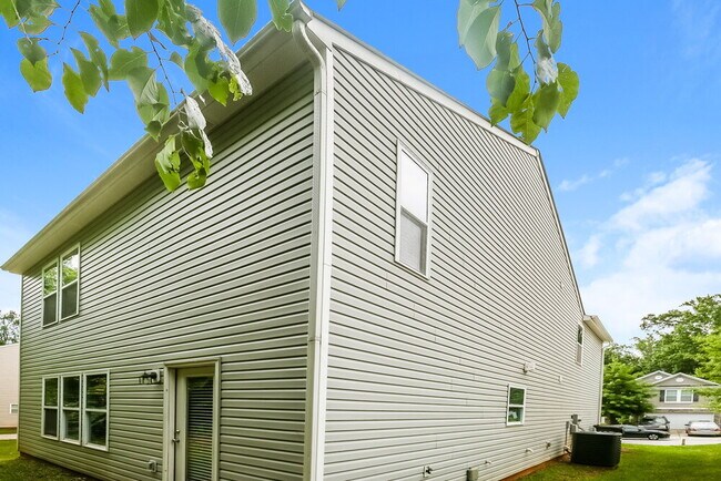 Building Photo - 5521 Twin Brook Dr