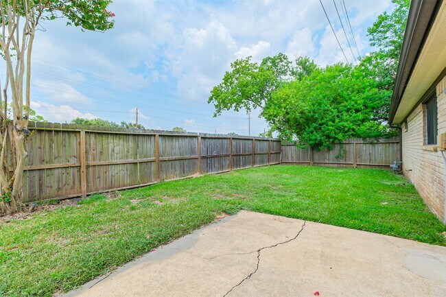 Building Photo - 2815 Arrowhead Dr