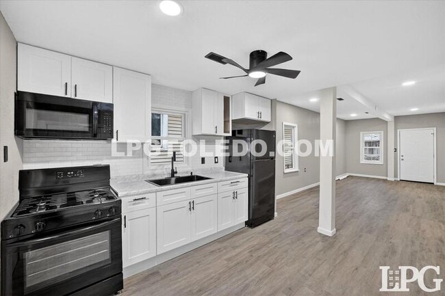 Building Photo - 2025 Caledonia St