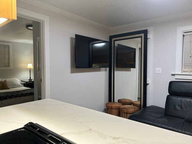 Building Photo - 551 N 137th St