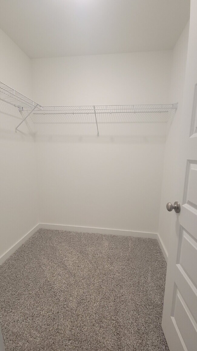 Building Photo - "Charming Newly built 3-Bed Townhouse Retreat with Granite Elegance in Prime Huntsville Location!"
