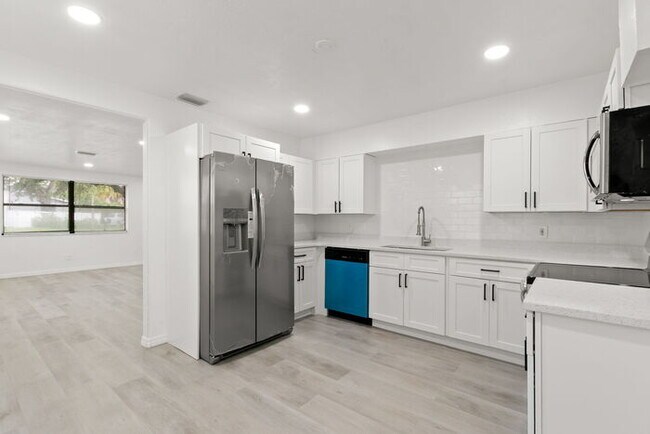 Building Photo - NEWLY RENOVATED Home For Rent in St Peters...